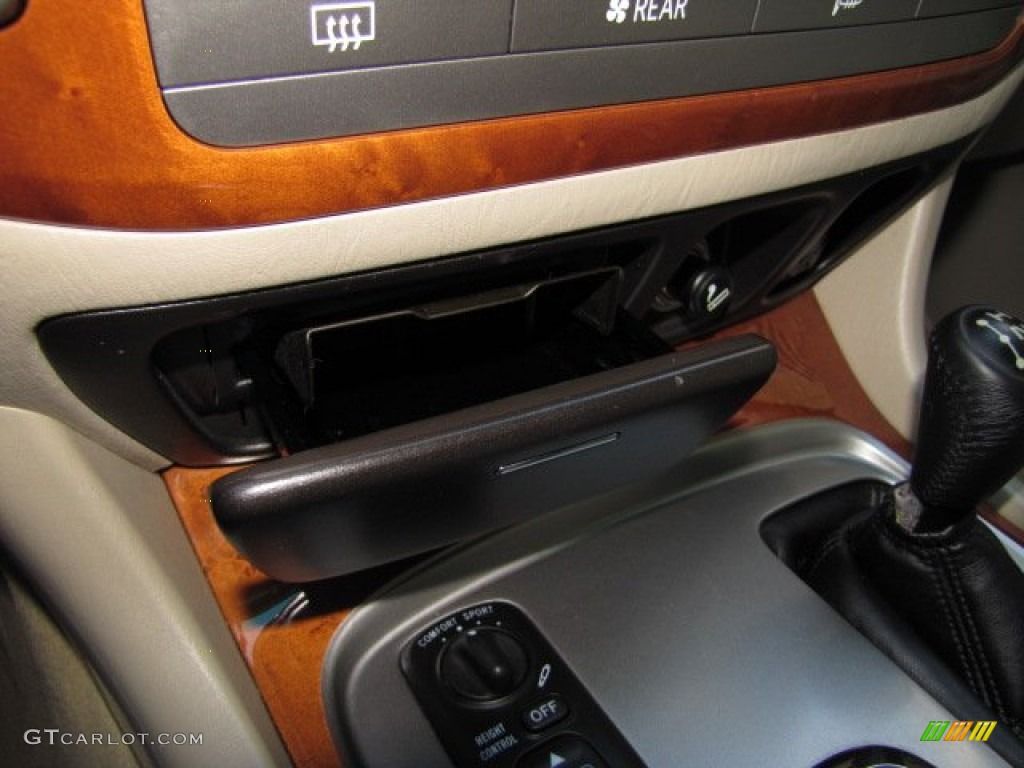 2006 LX 470 - Crystal White / Ivory photo #21