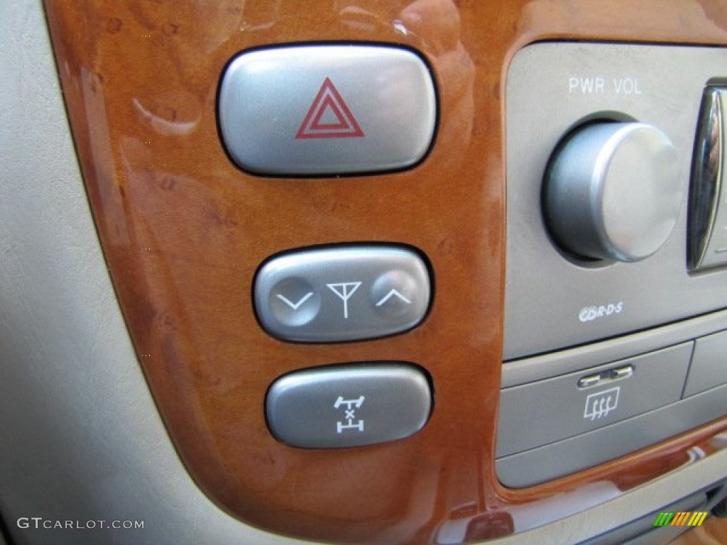 2006 LX 470 - Crystal White / Ivory photo #23
