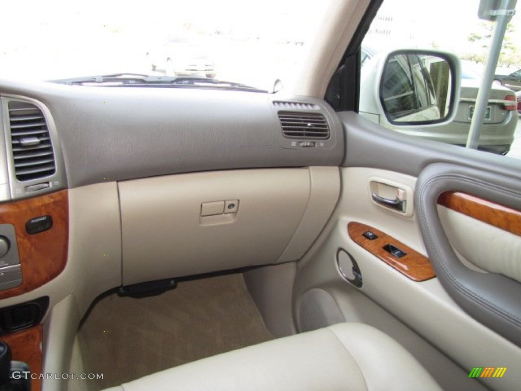2006 LX 470 - Crystal White / Ivory photo #26