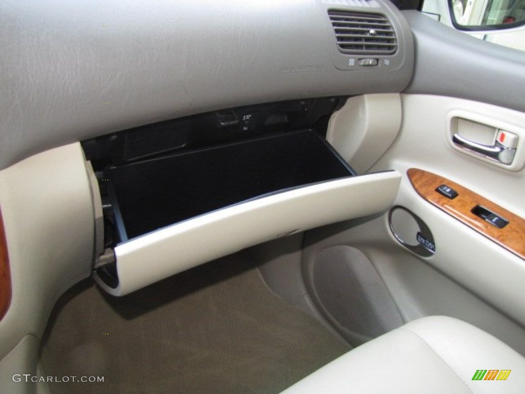 2006 LX 470 - Crystal White / Ivory photo #27