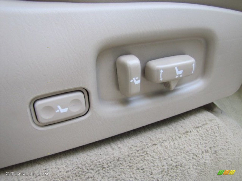 2006 LX 470 - Crystal White / Ivory photo #33