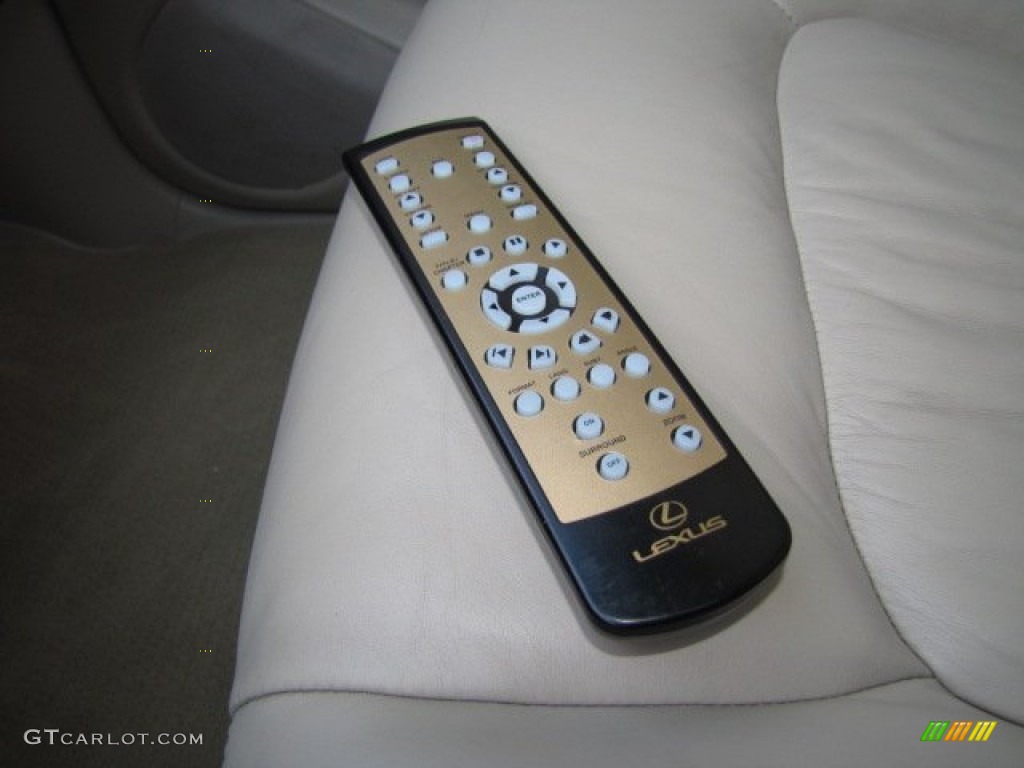 2006 LX 470 - Crystal White / Ivory photo #45