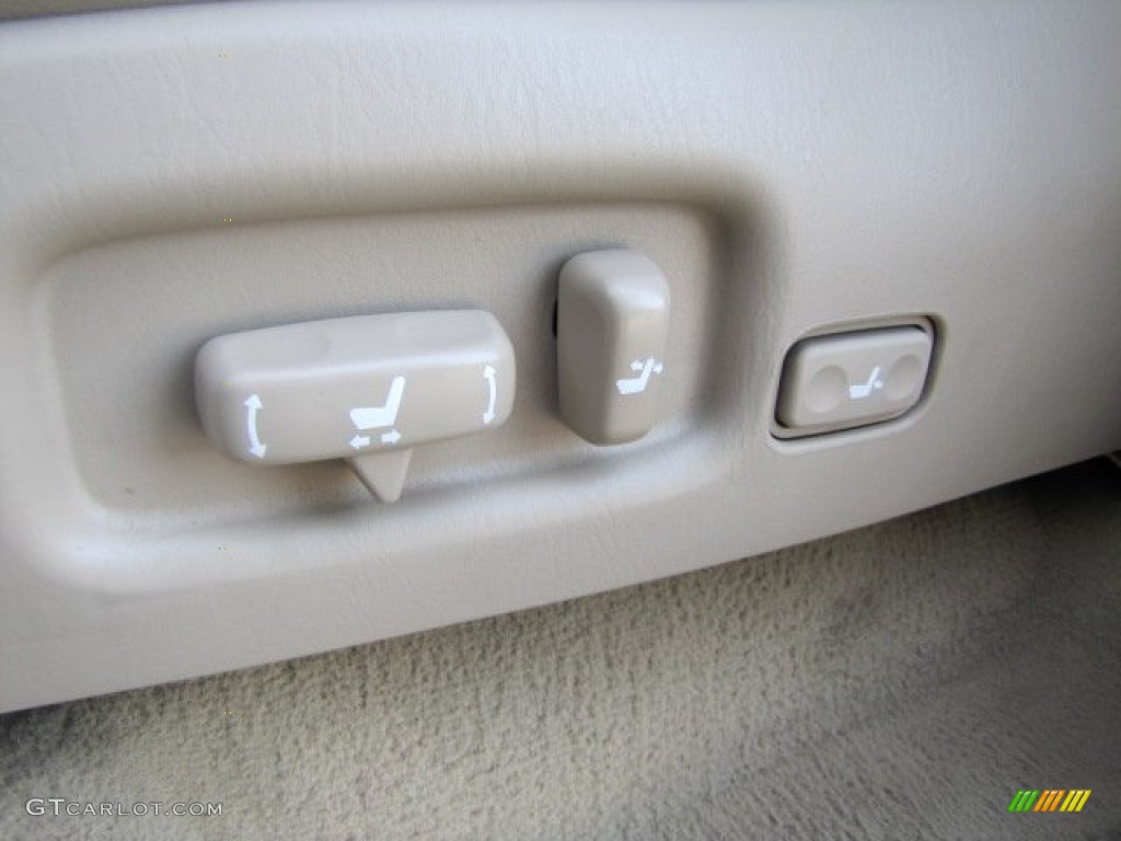 2006 LX 470 - Crystal White / Ivory photo #48