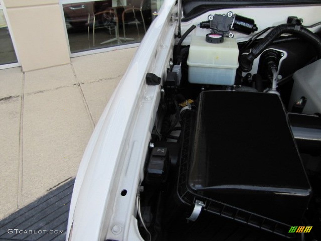2006 LX 470 - Crystal White / Ivory photo #57