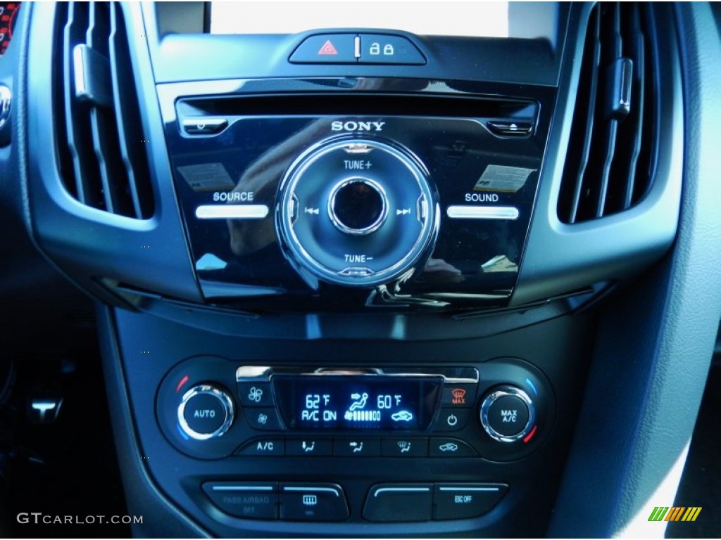 2014 Ford Focus ST Hatchback Controls Photos