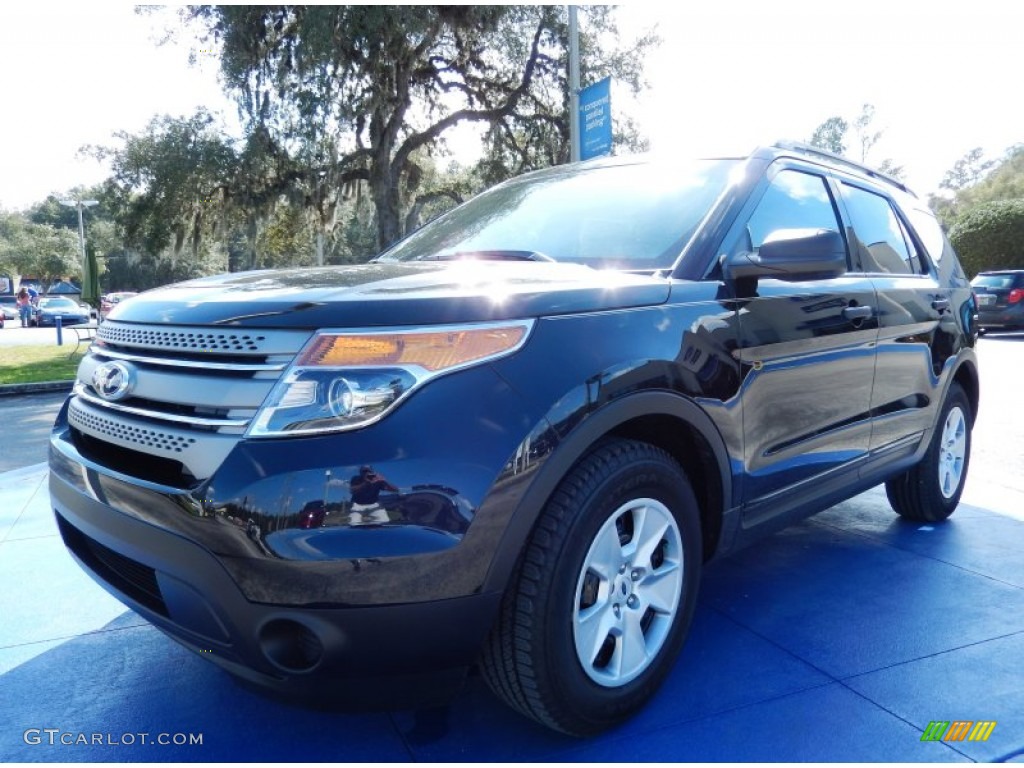 2014 Explorer FWD - Tuxedo Black / Medium Light Stone photo #1