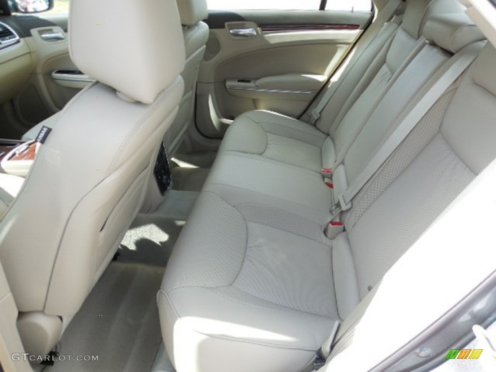 2011 300 C Hemi - Tungsten Metallic / Dark Frost Beige/Light Frost Beige photo #5
