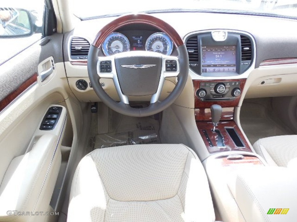 2011 300 C Hemi - Tungsten Metallic / Dark Frost Beige/Light Frost Beige photo #6