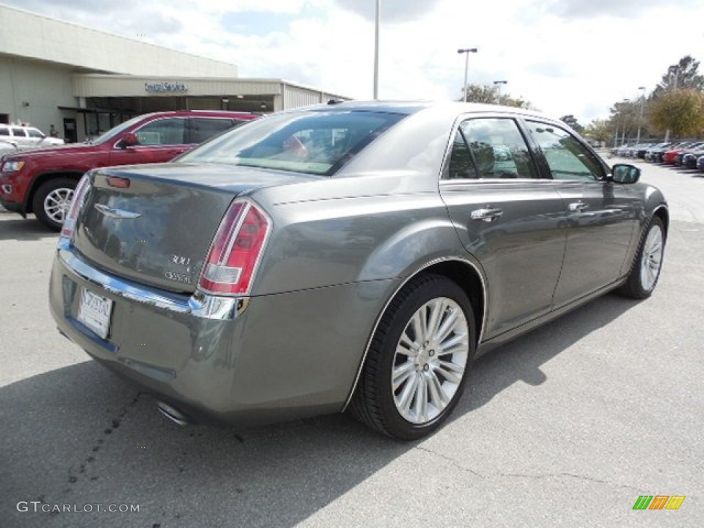 2011 300 C Hemi - Tungsten Metallic / Dark Frost Beige/Light Frost Beige photo #8