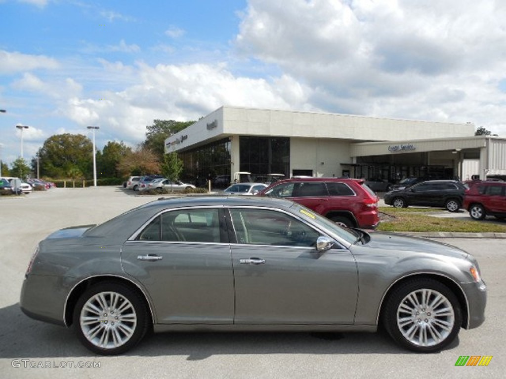 2011 300 C Hemi - Tungsten Metallic / Dark Frost Beige/Light Frost Beige photo #9