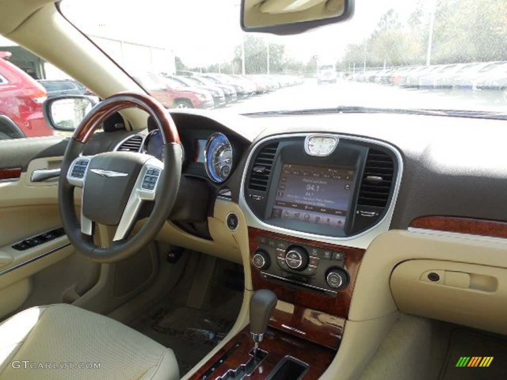 2011 300 C Hemi - Tungsten Metallic / Dark Frost Beige/Light Frost Beige photo #11