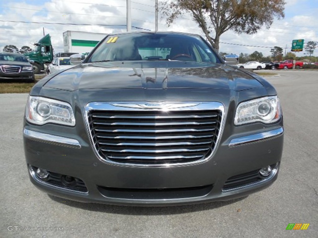 2011 300 C Hemi - Tungsten Metallic / Dark Frost Beige/Light Frost Beige photo #13