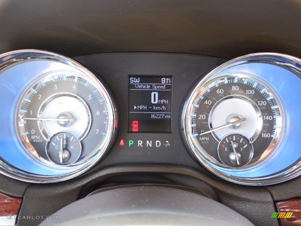 2011 300 C Hemi - Tungsten Metallic / Dark Frost Beige/Light Frost Beige photo #18