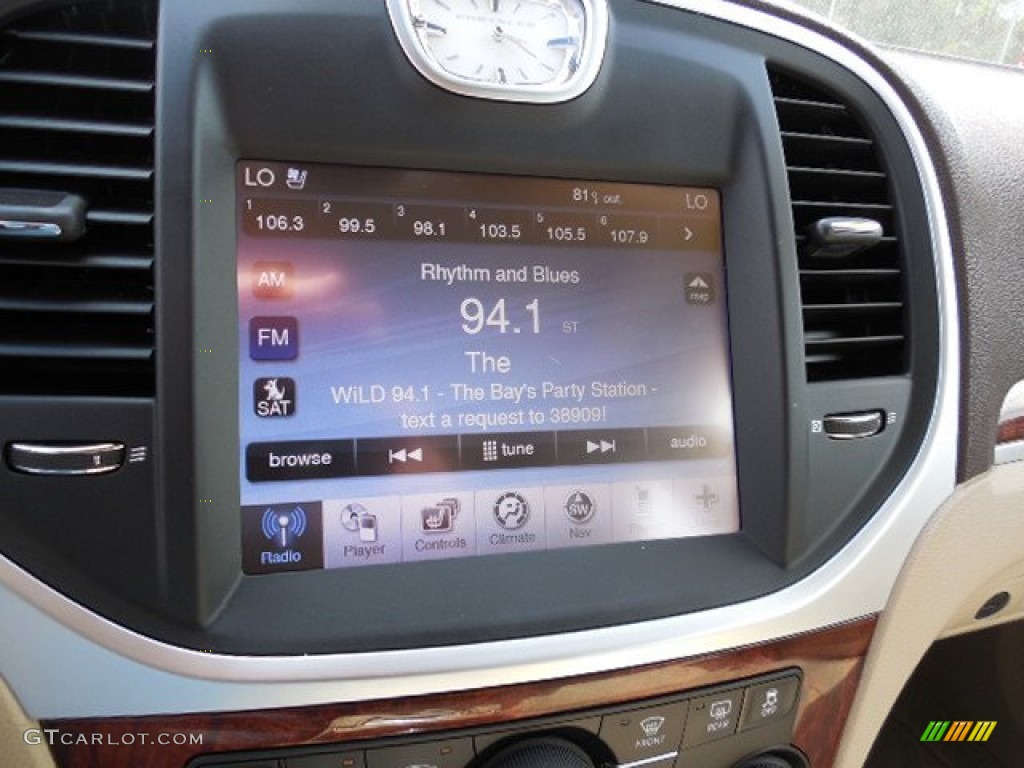 2011 300 C Hemi - Tungsten Metallic / Dark Frost Beige/Light Frost Beige photo #19