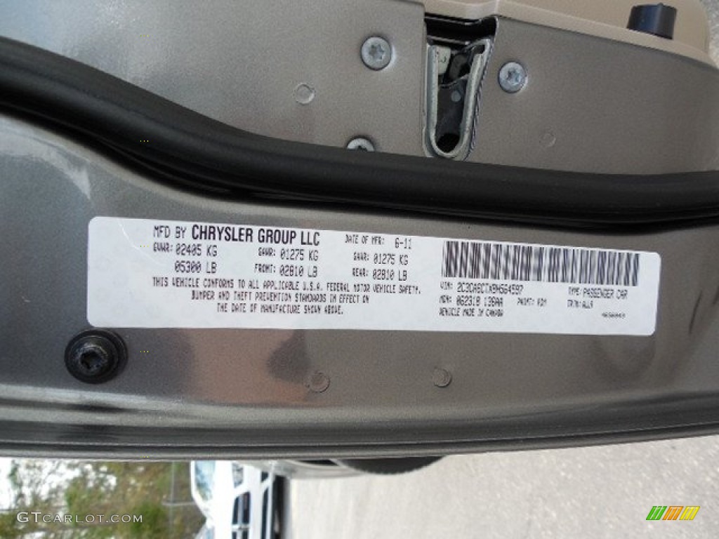 2011 300 C Hemi - Tungsten Metallic / Dark Frost Beige/Light Frost Beige photo #23