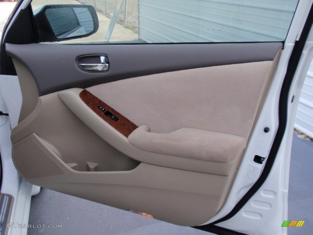 2008 Altima 2.5 S - Winter Frost Pearl / Blond photo #22