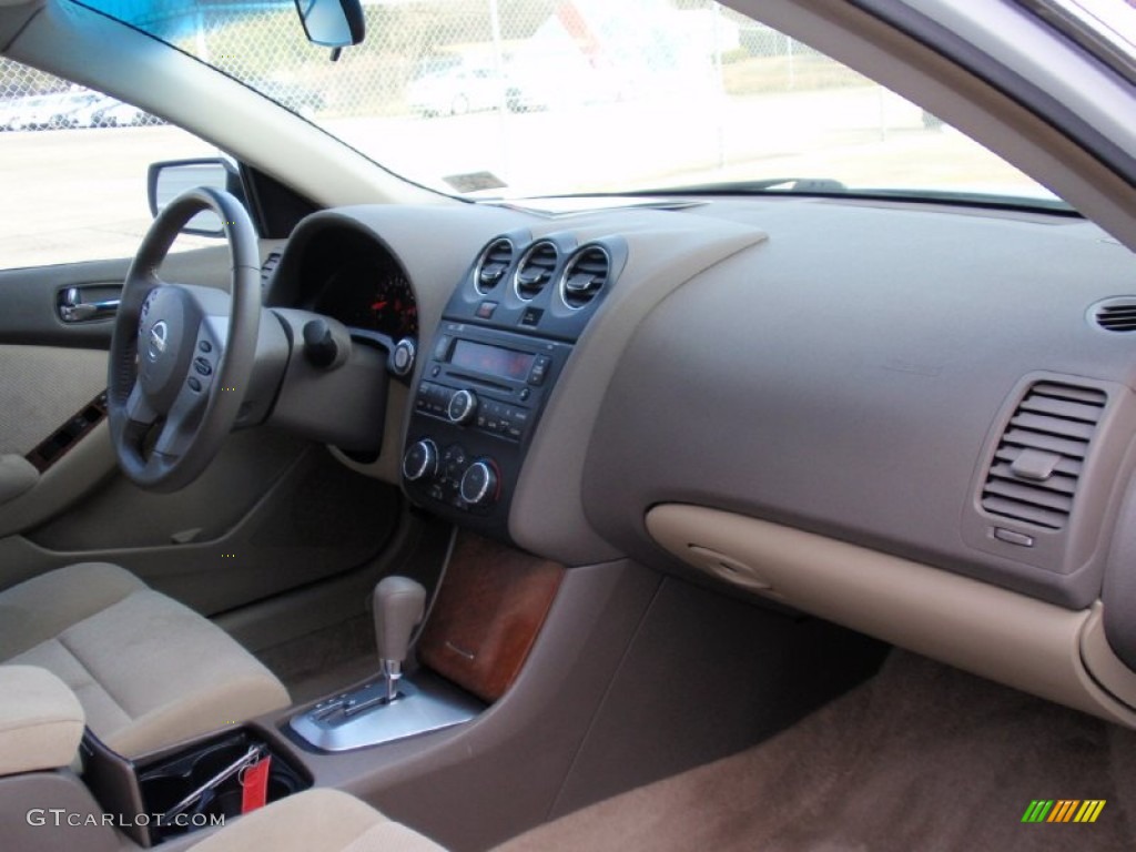 2008 Altima 2.5 S - Winter Frost Pearl / Blond photo #23