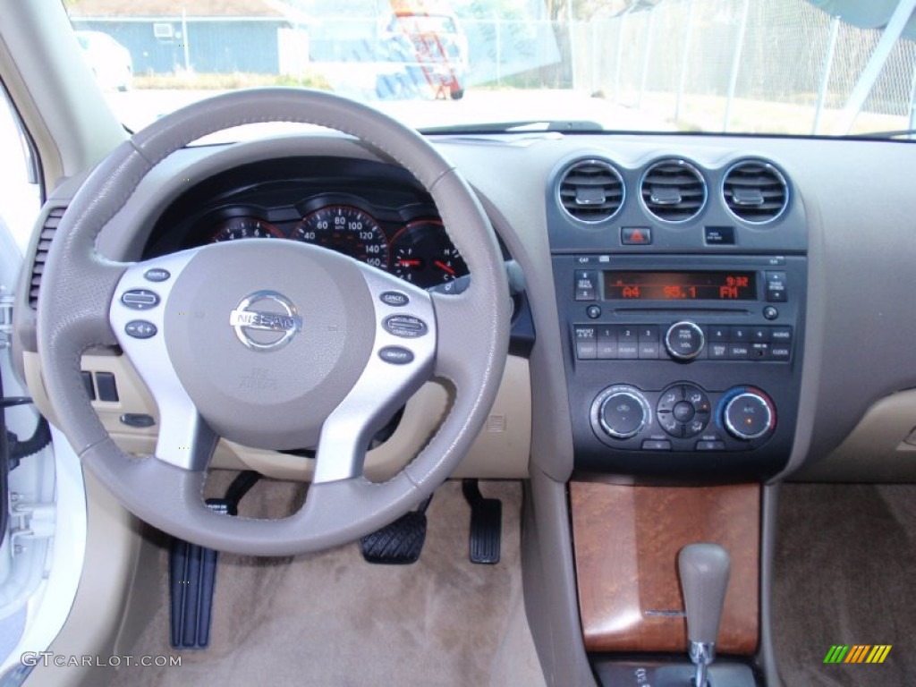 2008 Altima 2.5 S - Winter Frost Pearl / Blond photo #38