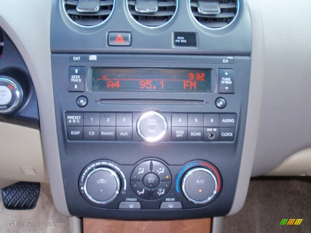 2008 Altima 2.5 S - Winter Frost Pearl / Blond photo #39