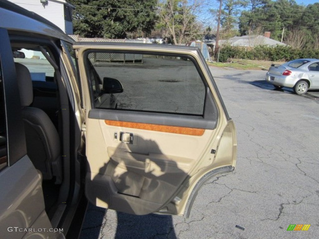 2007 XL7 Luxury AWD - Prairie Gold Metallic / Beige photo #15