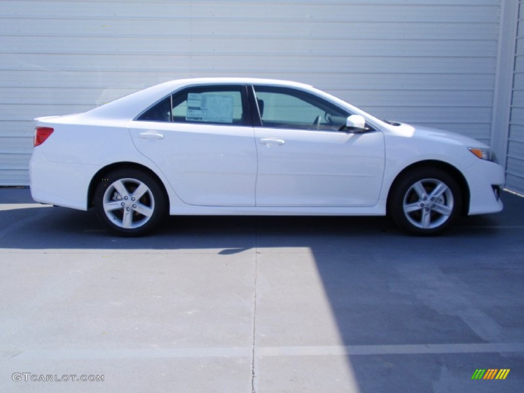2014 Camry SE - Super White / Black/Ash photo #3
