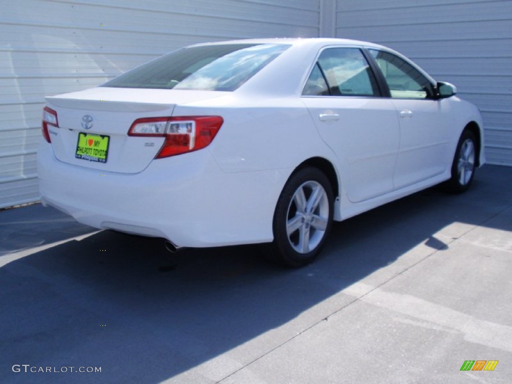 2014 Camry SE - Super White / Black/Ash photo #4