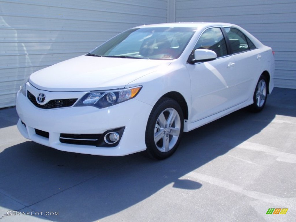 2014 Camry SE - Super White / Black/Ash photo #7