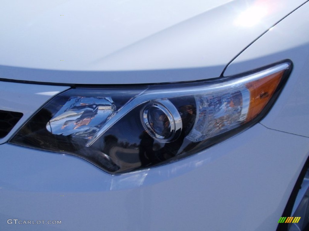 2014 Camry SE - Super White / Black/Ash photo #9