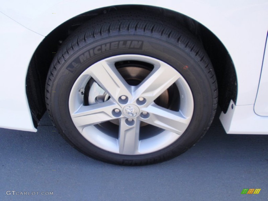 2014 Camry SE - Super White / Black/Ash photo #12