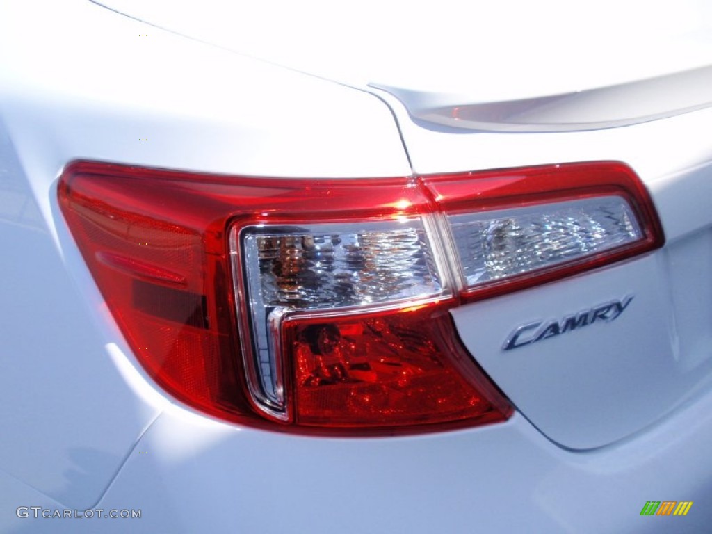 2014 Camry SE - Super White / Black/Ash photo #13