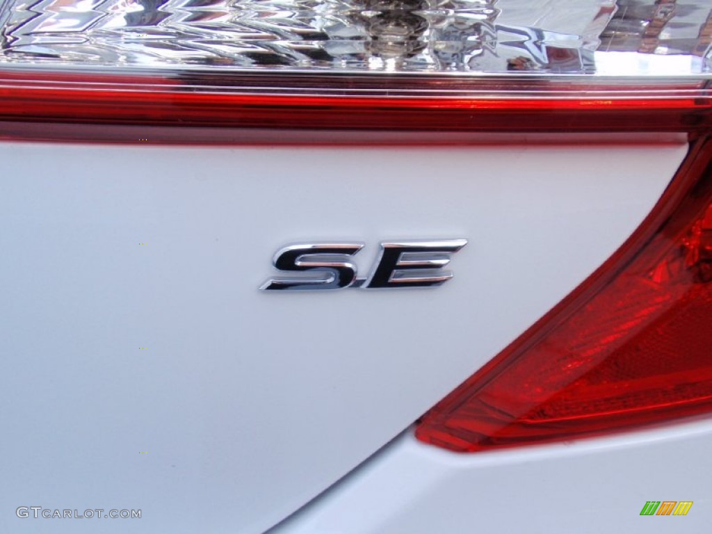 2014 Camry SE - Super White / Black/Ash photo #15