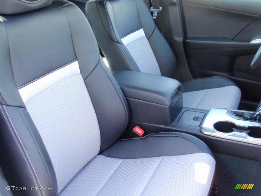 2014 Camry SE - Super White / Black/Ash photo #19