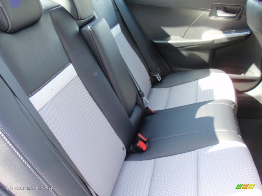 2014 Camry SE - Super White / Black/Ash photo #21