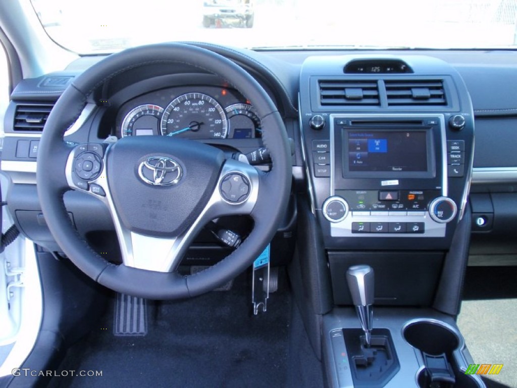 2014 Camry SE - Super White / Black/Ash photo #28