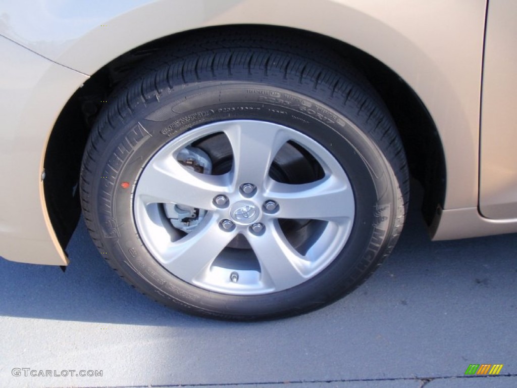 2014 Toyota Sienna L Wheel Photos