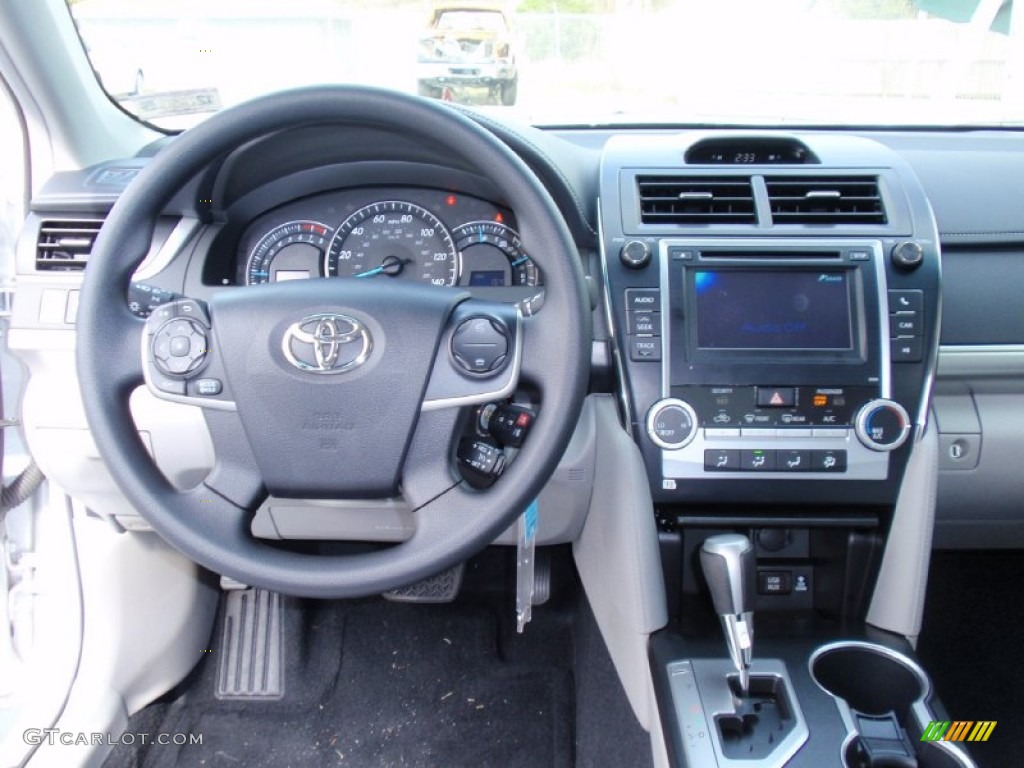 2014 Camry LE - Classic Silver Metallic / Ash photo #27