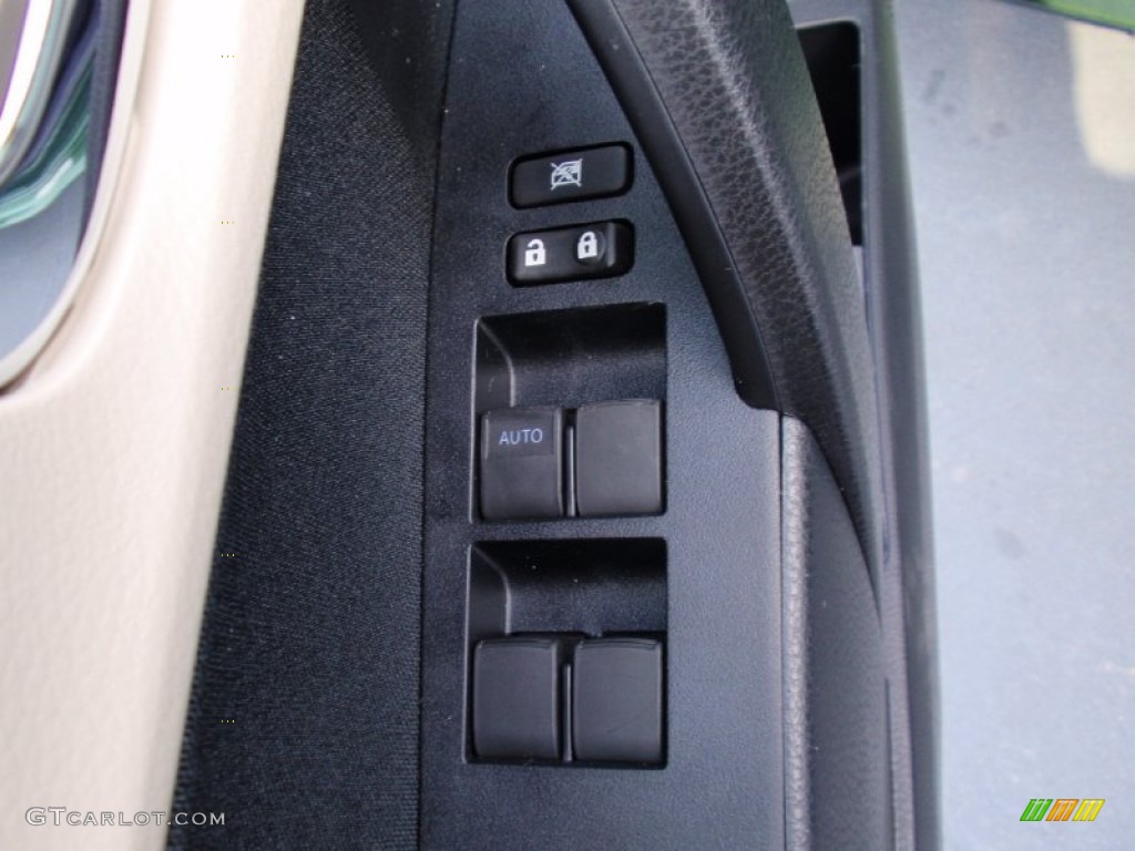 2014 Toyota Corolla LE Controls Photo #90358615