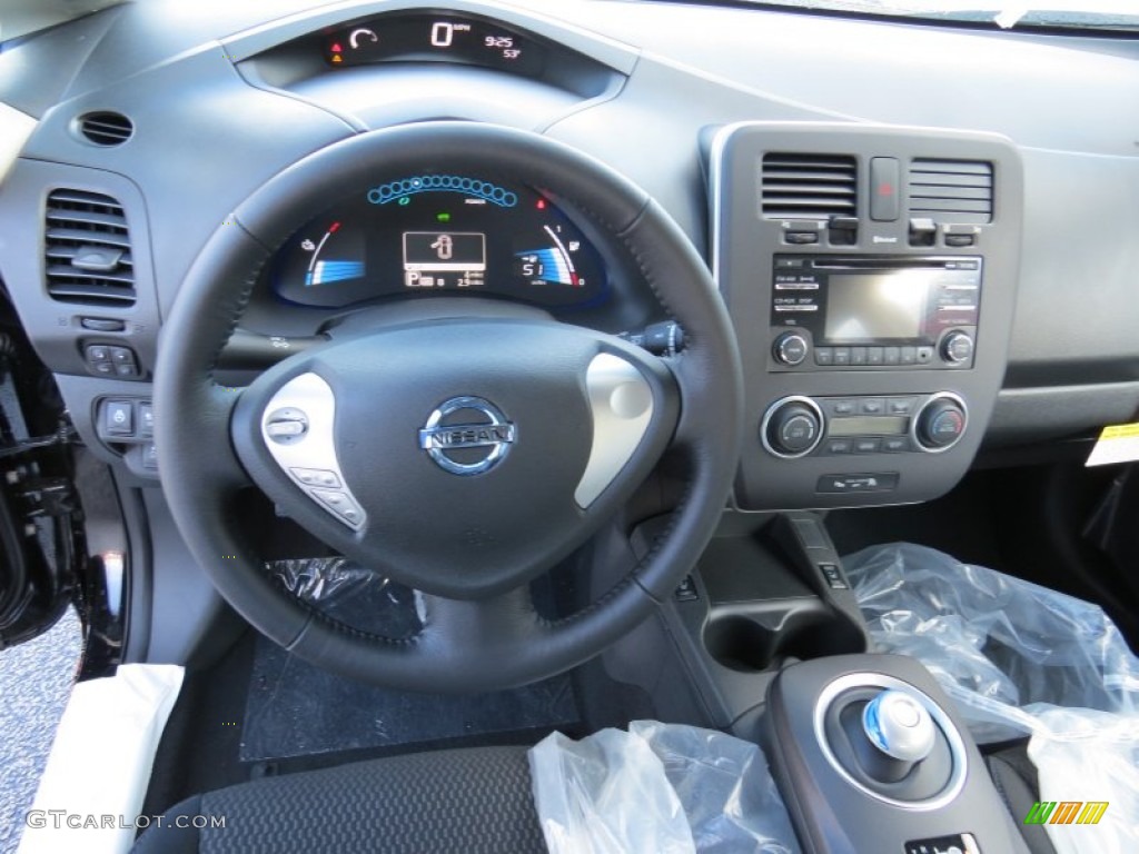 2014 Nissan LEAF S Black Dashboard Photo #90363907