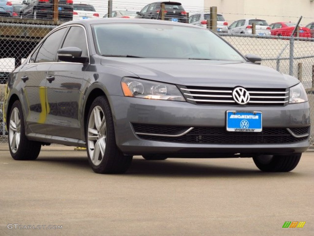 2014 Passat 2.5L SE - Platinum Gray Metallic / Titan Black photo #1