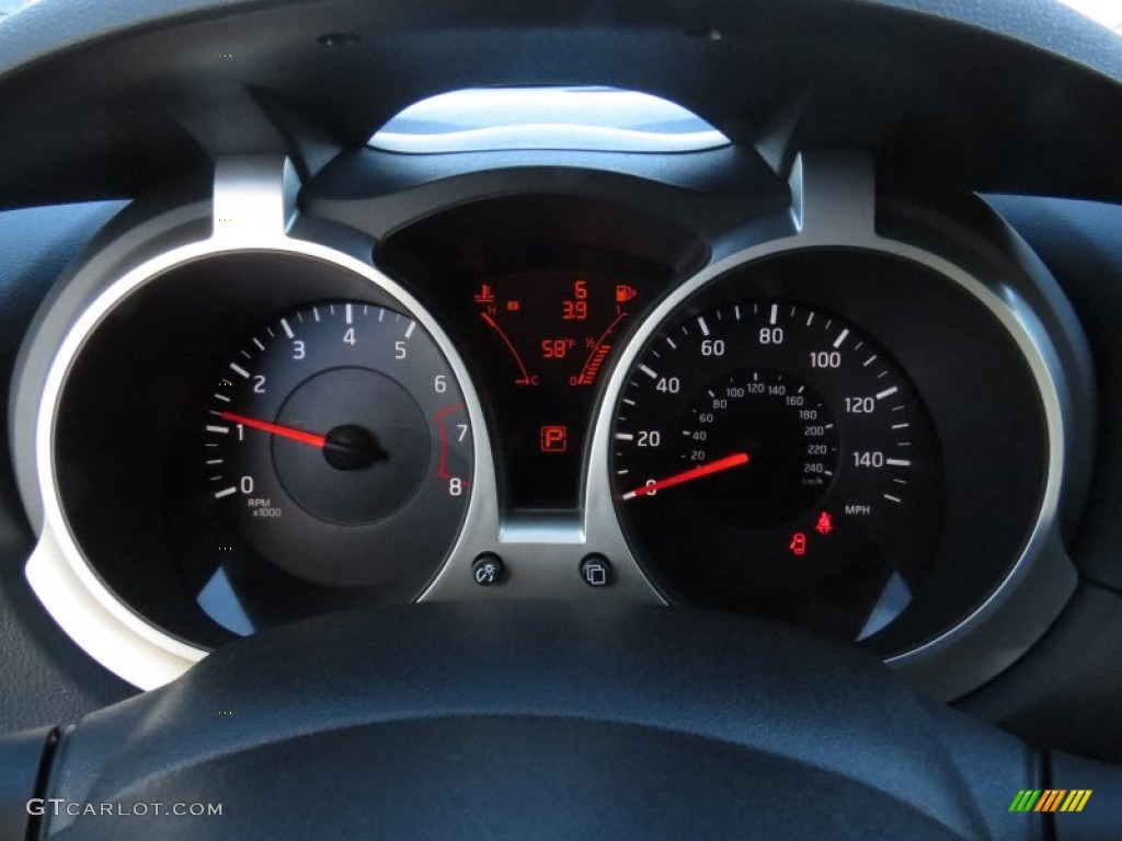 2014 Nissan Juke S Gauges Photos