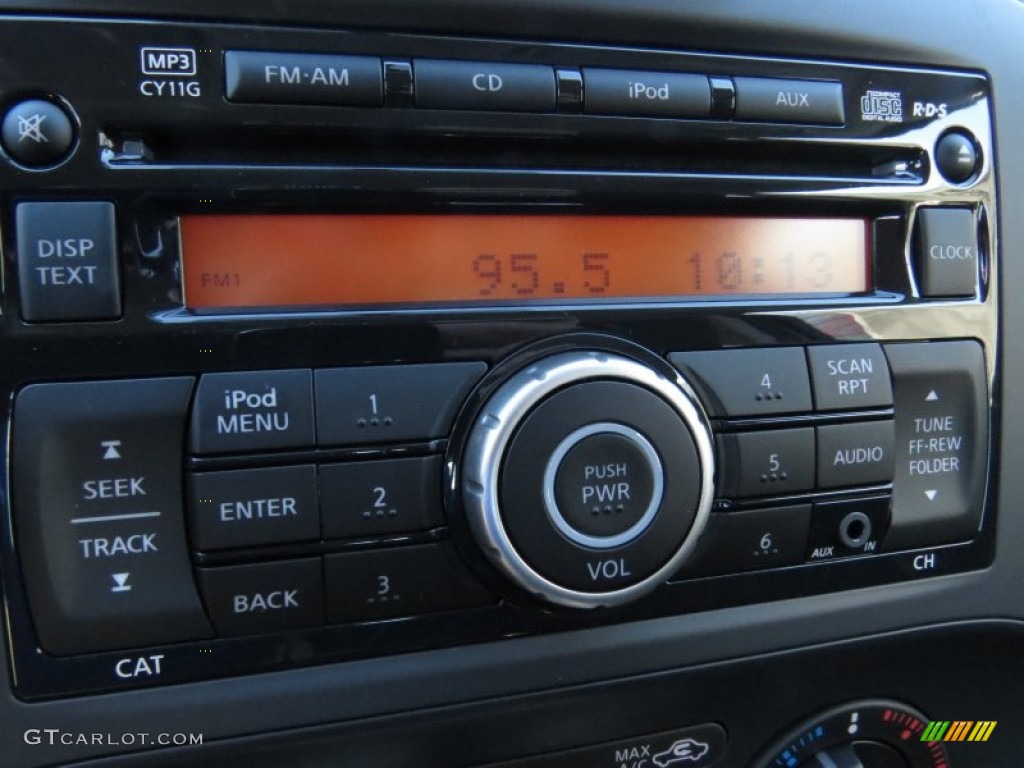 2014 Nissan Juke S Audio System Photos