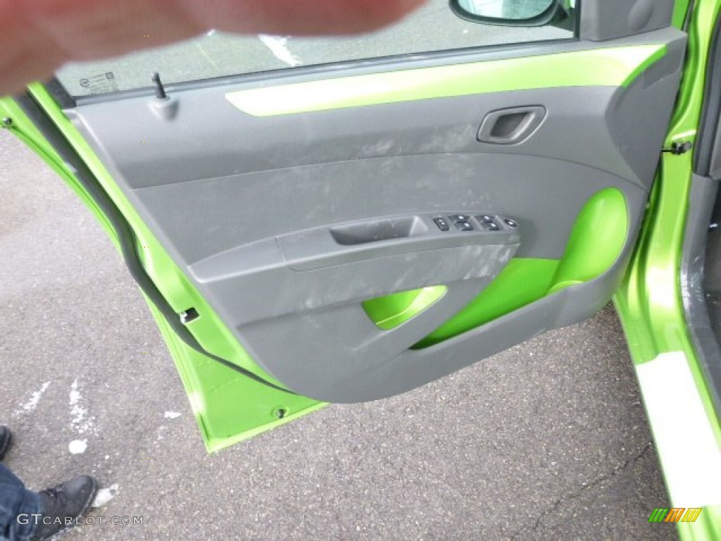 2014 Chevrolet Spark LT Silver/Green Door Panel Photo #90370199