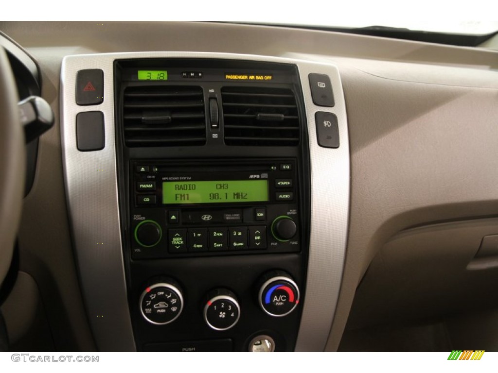 2007 Hyundai Tucson SE 4WD Controls Photo #90378608