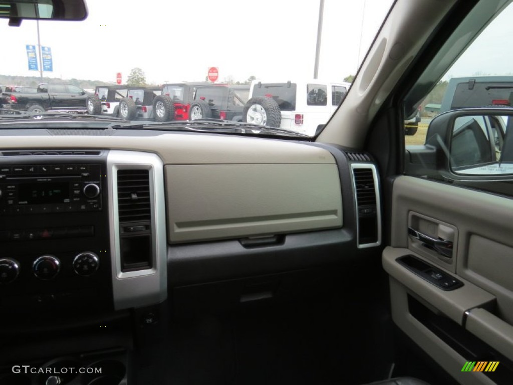 2011 Ram 1500 SLT Quad Cab - Bright White / Dark Slate Gray/Medium Graystone photo #18