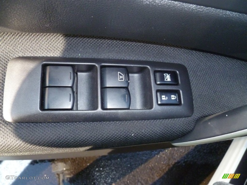 2011 Rogue S AWD - Pearl White / Black photo #10