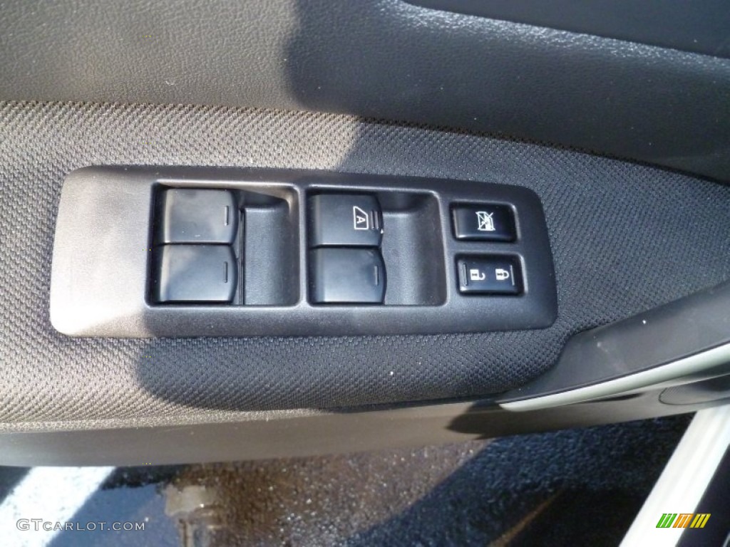 2011 Rogue S AWD - Pearl White / Black photo #14