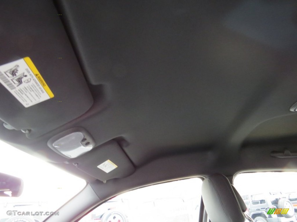 2014 Avenger SE - Granite Crystal Metallic / Black photo #11