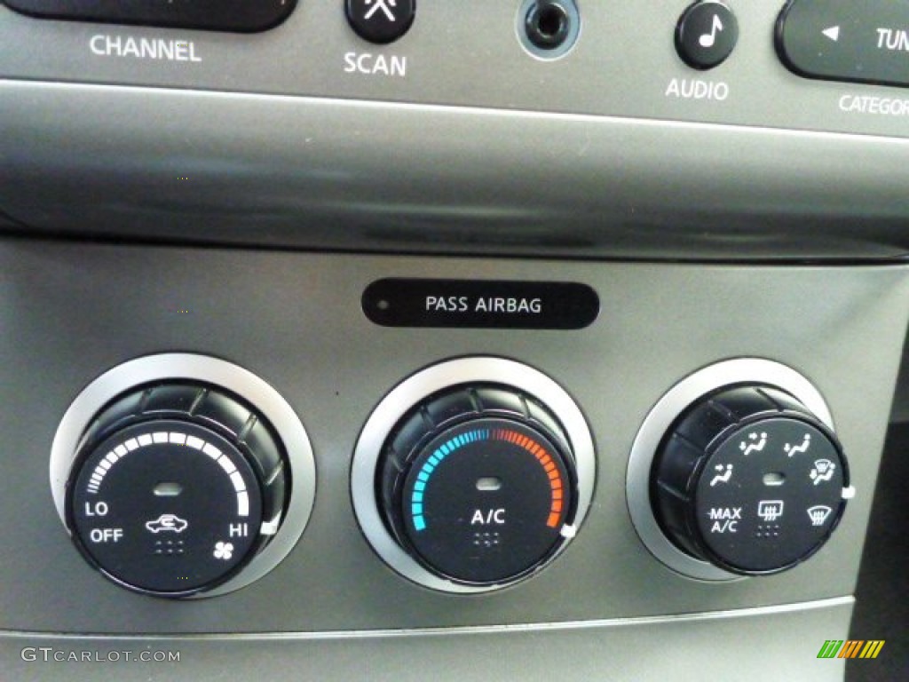 2007 Nissan Sentra 2.0 S Controls Photos