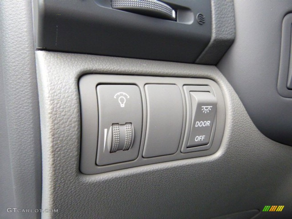 2014 Kia Sedona LX Controls Photo #90393035