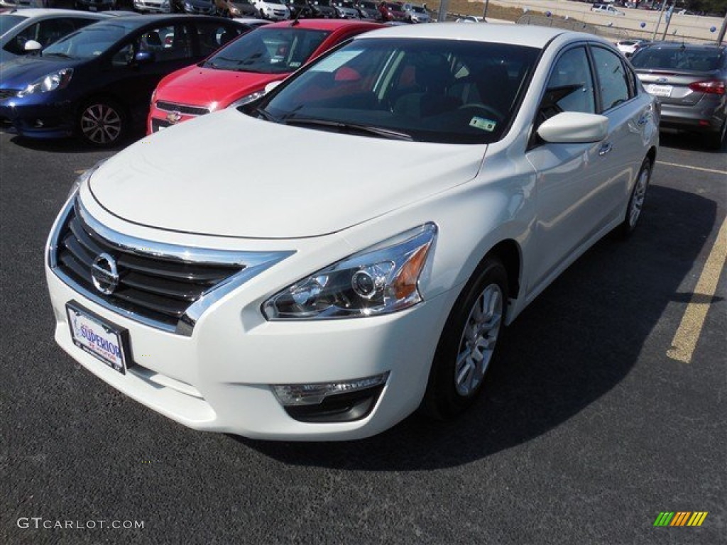 2014 Altima 2.5 S - Pearl White / Charcoal photo #1